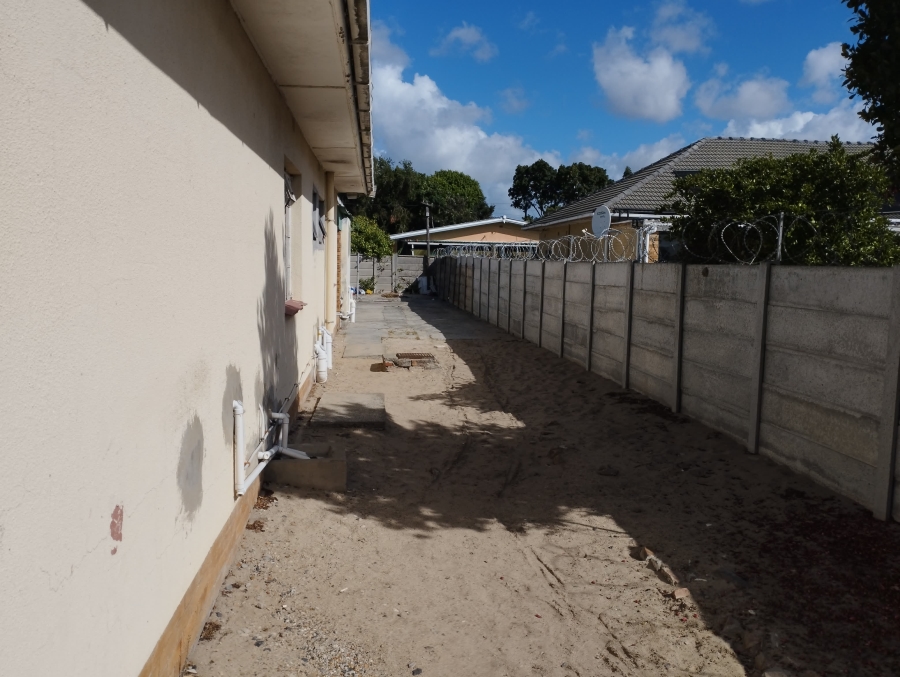 10 Bedroom Property for Sale in Oakdene Western Cape